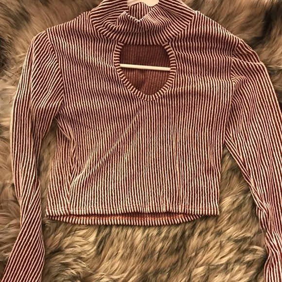 Acemi Tops - 🦇 Size small long sleeve crop top